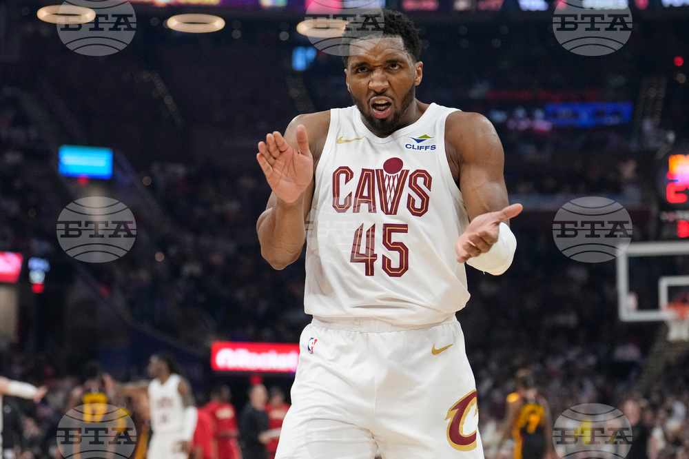 Hawks Cavaliers Basketball