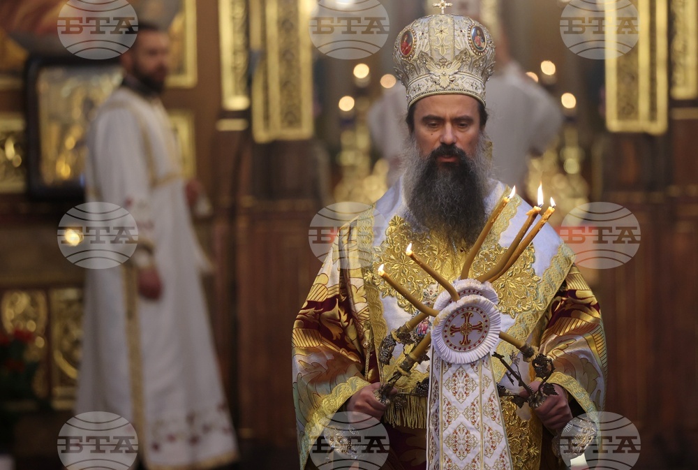 Patriarch Daniil Officiates at Holy Thursday Service in Sofia