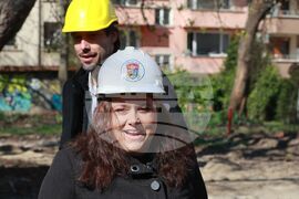 Ремонт на Дебърската градина - първа копка
