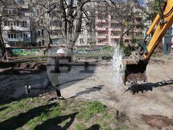 Ремонт на Дебърската градина - първа копка