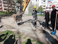 Ремонт на Дебърската градина - първа копка