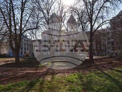 Ремонт на Дебърската градина - първа копка