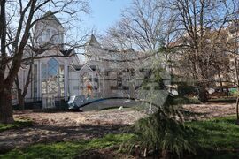 Ремонт на Дебърската градина - първа копка