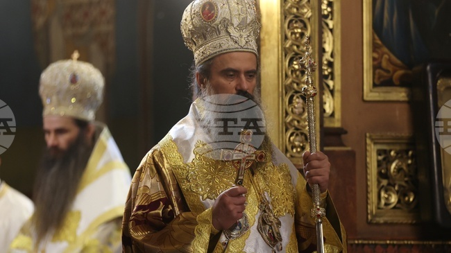 Патриарх Даниил отслужва света Василиева литургия в катедралния храм „Св. великомъченица Неделя“