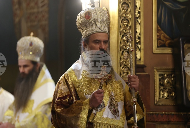 Патриарх Даниил отслужва света Василиева литургия в катедралния храм „Св. великомъченица Неделя“