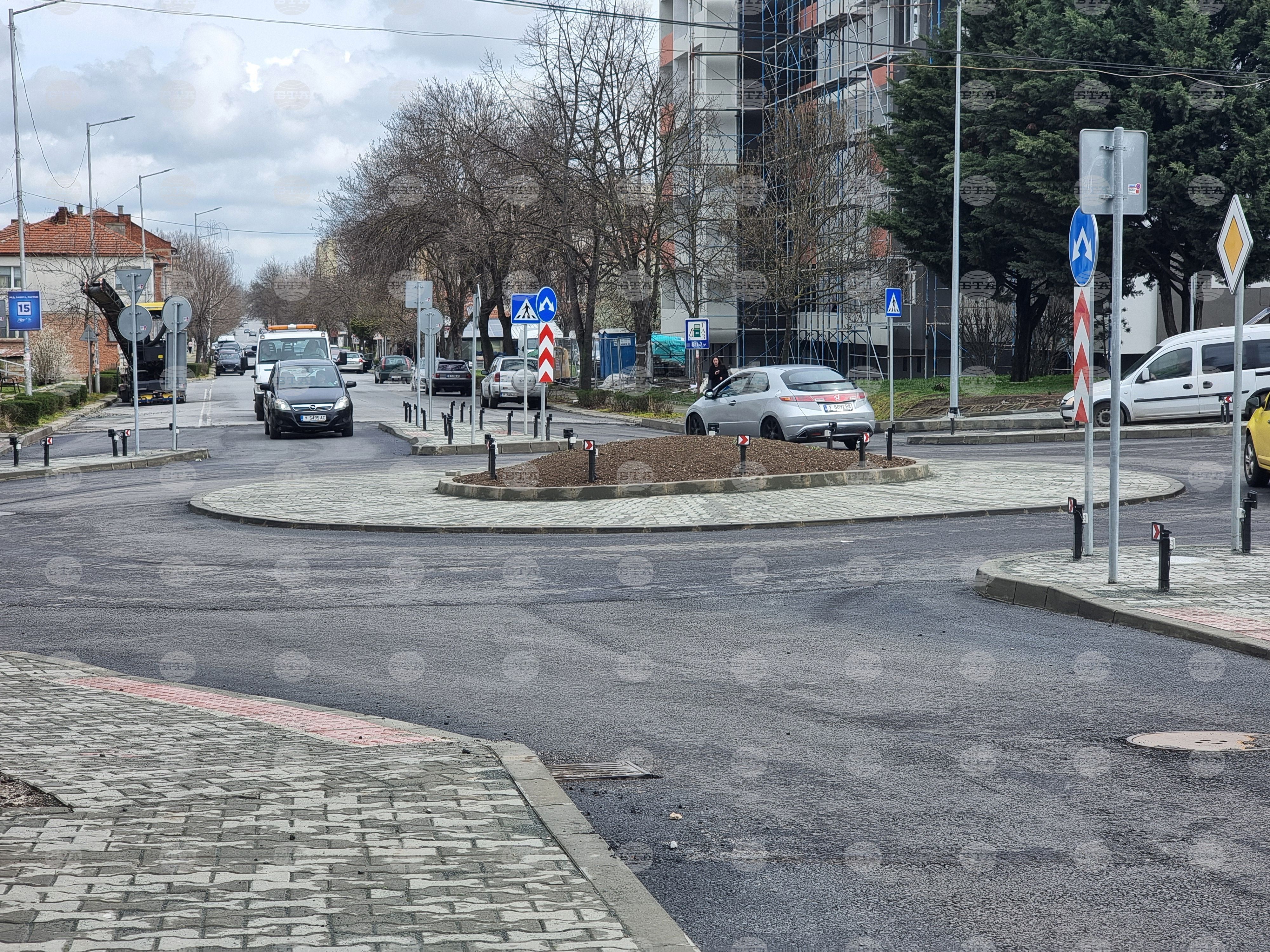 Централно кръстовище в Елхово ще бъде затворено за движение за четири дни след Великден