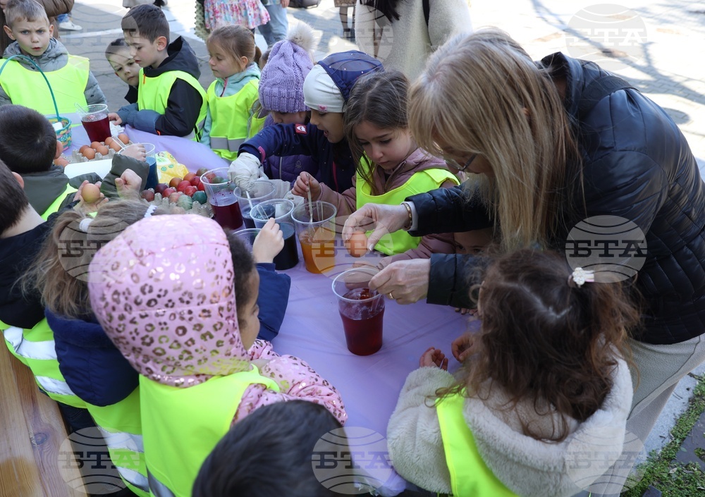 Празник на православния дух и традиции - традиционно боядисване на великденски яйца