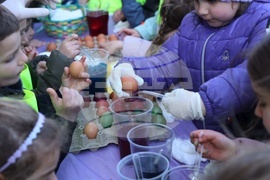 Празник на православния дух и традиции - традиционно боядисване на великденски яйца