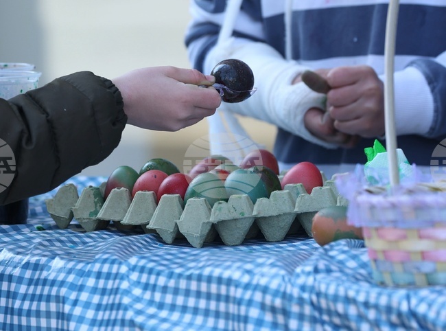 Празник на православния дух и традиции - традиционно боядисване на великденски яйца