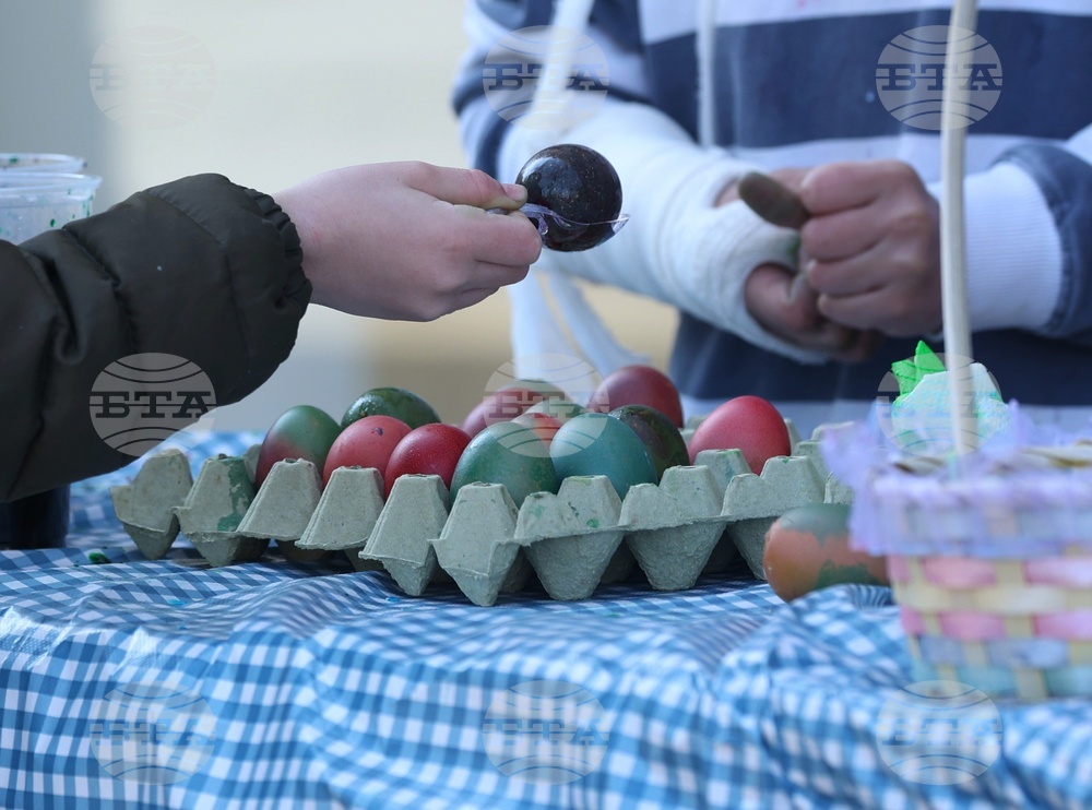 Празник на православния дух и традиции - традиционно боядисване на великденски яйца