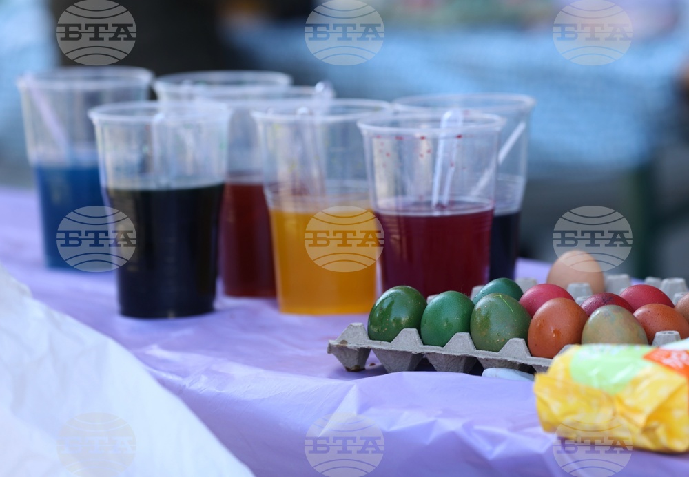 Празник на православния дух и традиции - традиционно боядисване на великденски яйца