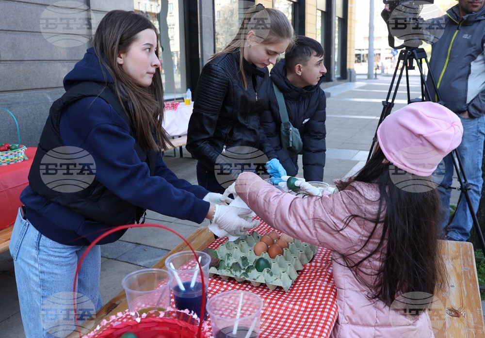Празник на православния дух и традиции - традиционно боядисване на великденски яйца