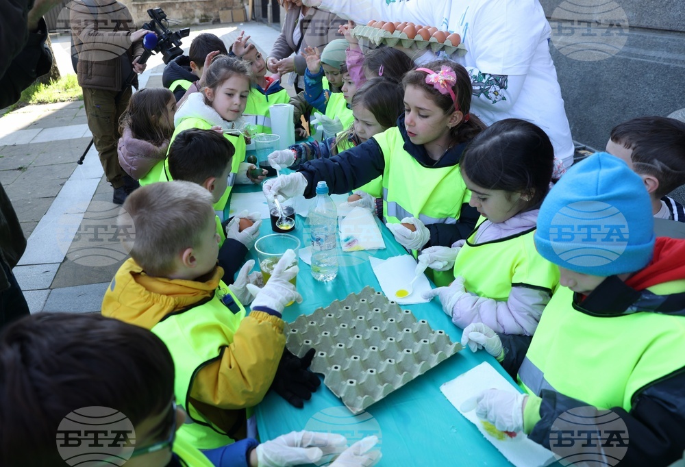 Празник на православния дух и традиции - традиционно боядисване на великденски яйца