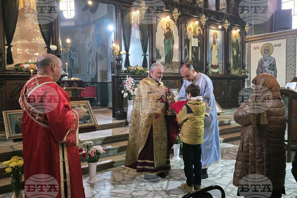 Добрич - храм „Света Троица“ - маслосвет - литургия