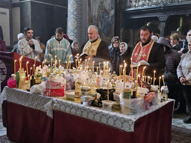 Добрич - храм „Света Троица“ - маслосвет - литургия