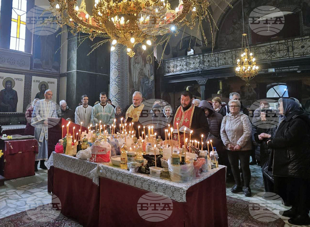 Добрич - храм „Света Троица“ - маслосвет - литургия