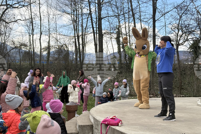 С игри на открито, търсене на съкровища и творчески работилници децата в Самоков се потопиха в духа на великденските празници