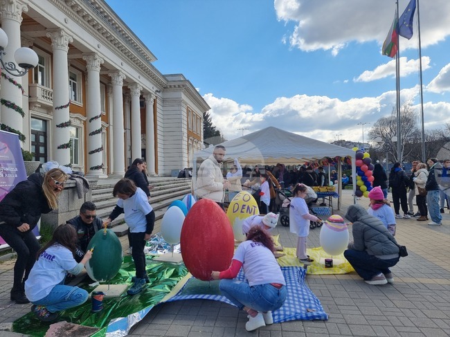 В Перник се провежда великденската инициатива под мотото „Великден за всички с усмивка“, организирана от фондация П.У.Л.С.