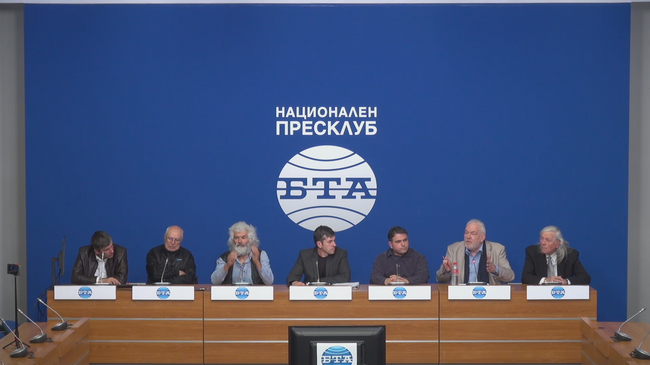 Росен Миленов - водач на листа в 25 МИР София от "Движение на непартийните кандидати" представя покана за предизборен дебат