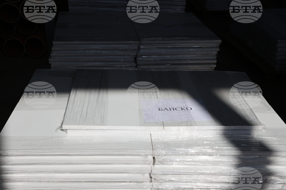 Благоевград - парламентарни избори - паравани за гласуване - транспортиране