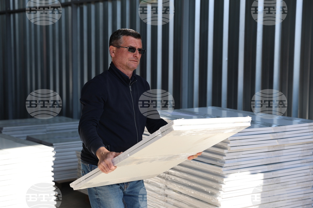 Благоевград - парламентарни избори - паравани за гласуване - транспортиране