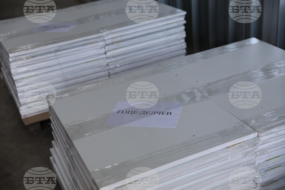 Благоевград - парламентарни избори - паравани за гласуване - транспортиране