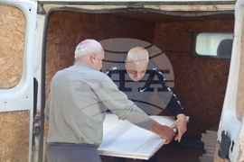 Благоевград - парламентарни избори - паравани за гласуване - транспортиране