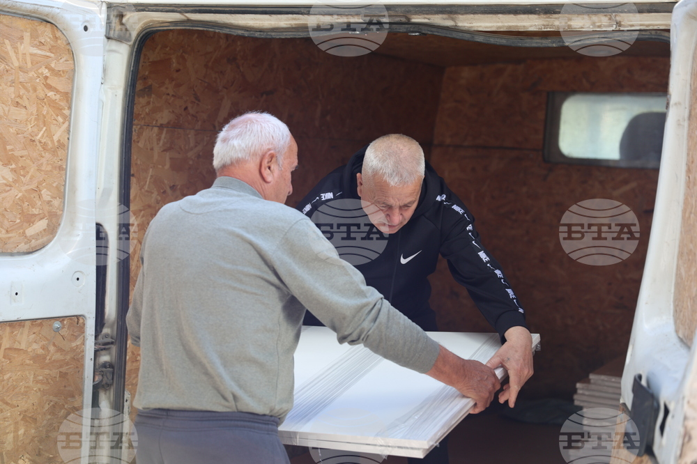 Благоевград - парламентарни избори - паравани за гласуване - транспортиране