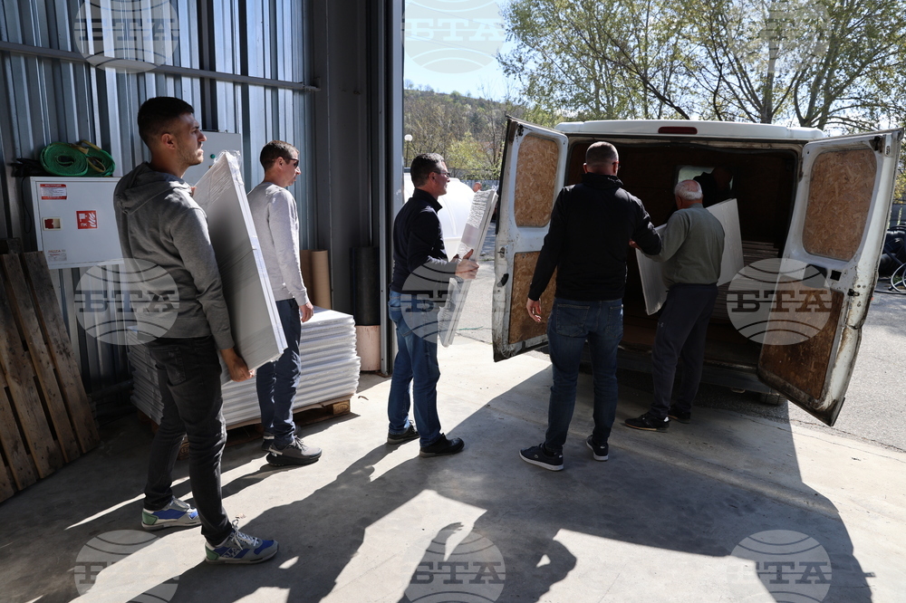 Благоевград - парламентарни избори - паравани за гласуване - транспортиране