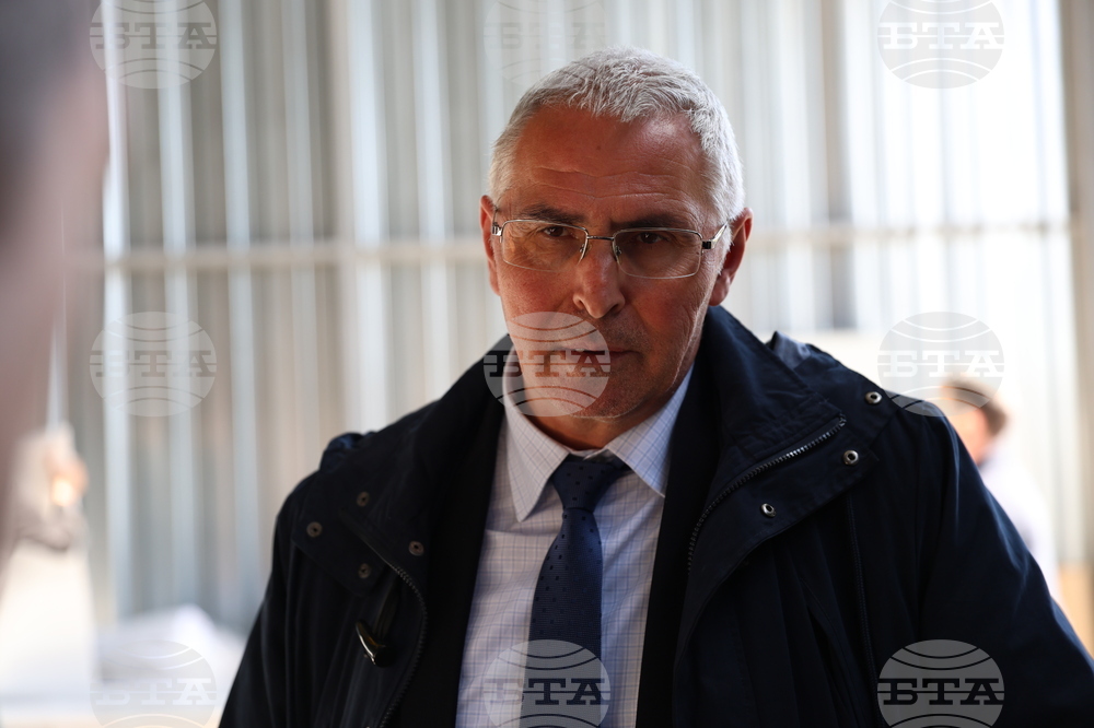 Благоевград - парламентарни избори - паравани за гласуване - транспортиране