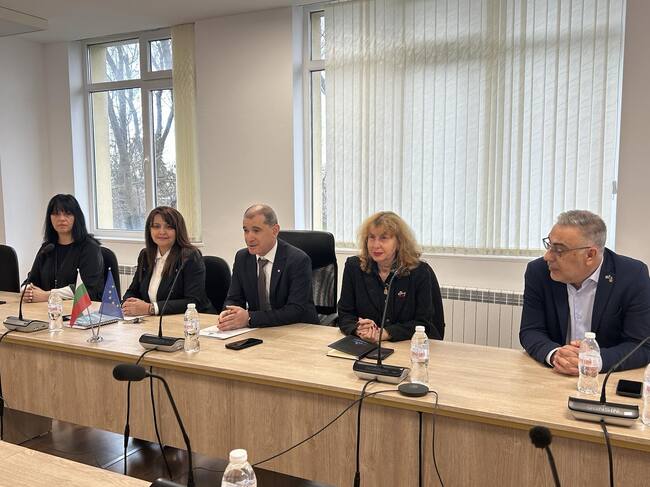 БДУ обсъди развитие на научната си дейност и нови образователни възможности с министъра на образованието