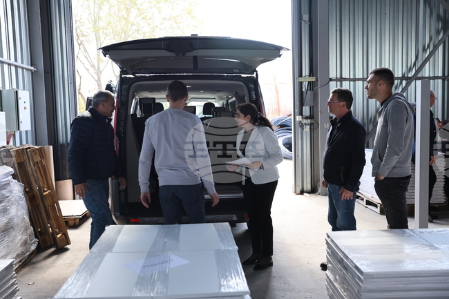 Благоевград - парламентарни избори - паравани за гласуване - транспортиране