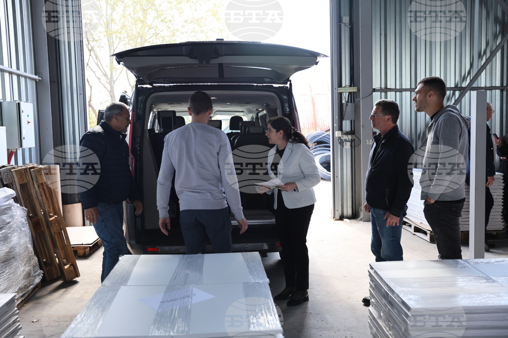 Благоевград - парламентарни избори - паравани за гласуване - транспортиране