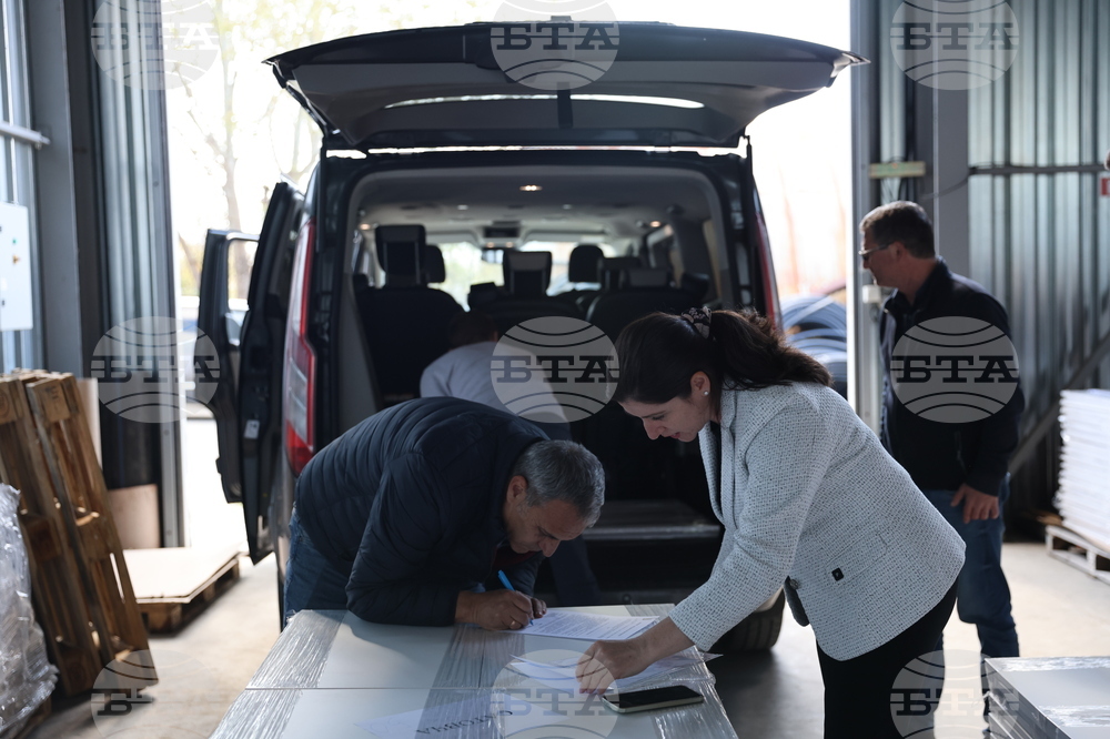 Благоевград - парламентарни избори - паравани за гласуване - транспортиране