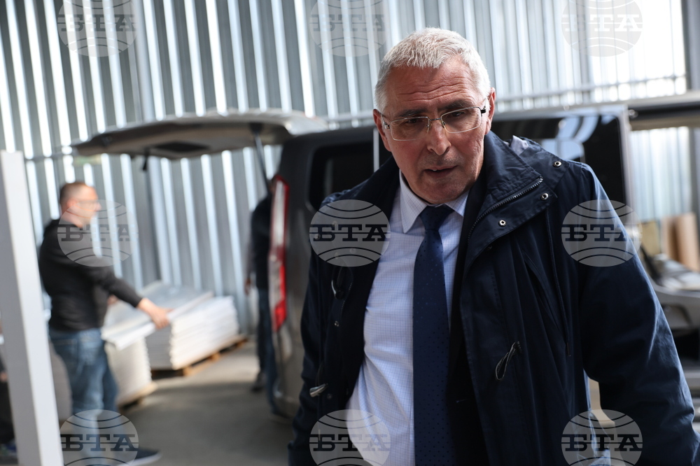 Благоевград - парламентарни избори - паравани за гласуване - транспортиране