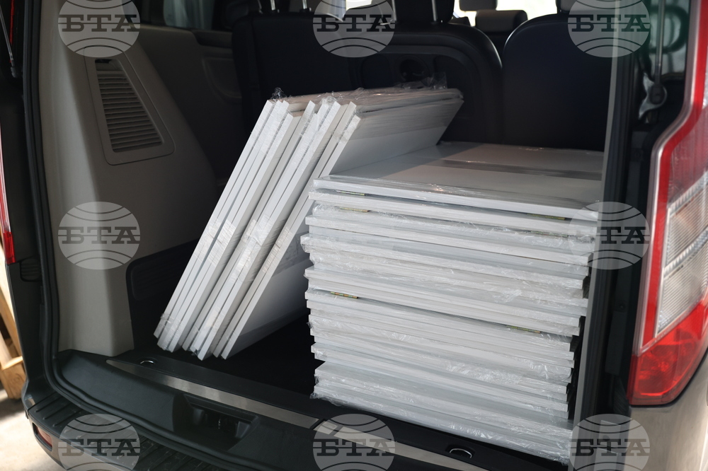 Благоевград - парламентарни избори - паравани за гласуване - транспортиране