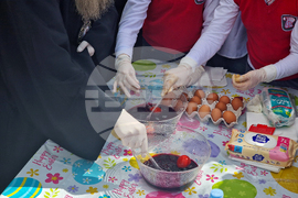 Пловдив - традиционно боядисване на яйца в храм „Св. Марина“ 