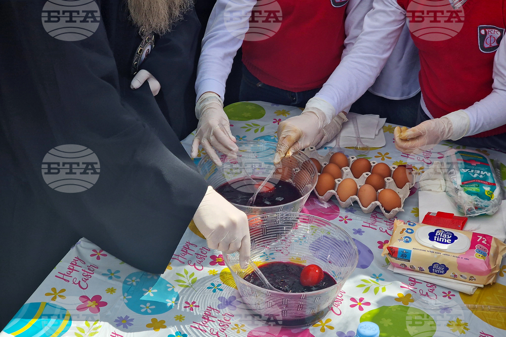 Пловдив - традиционно боядисване на яйца в храм „Св. Марина“ 