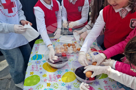 Пловдив - традиционно боядисване на яйца в храм „Св. Марина“ 