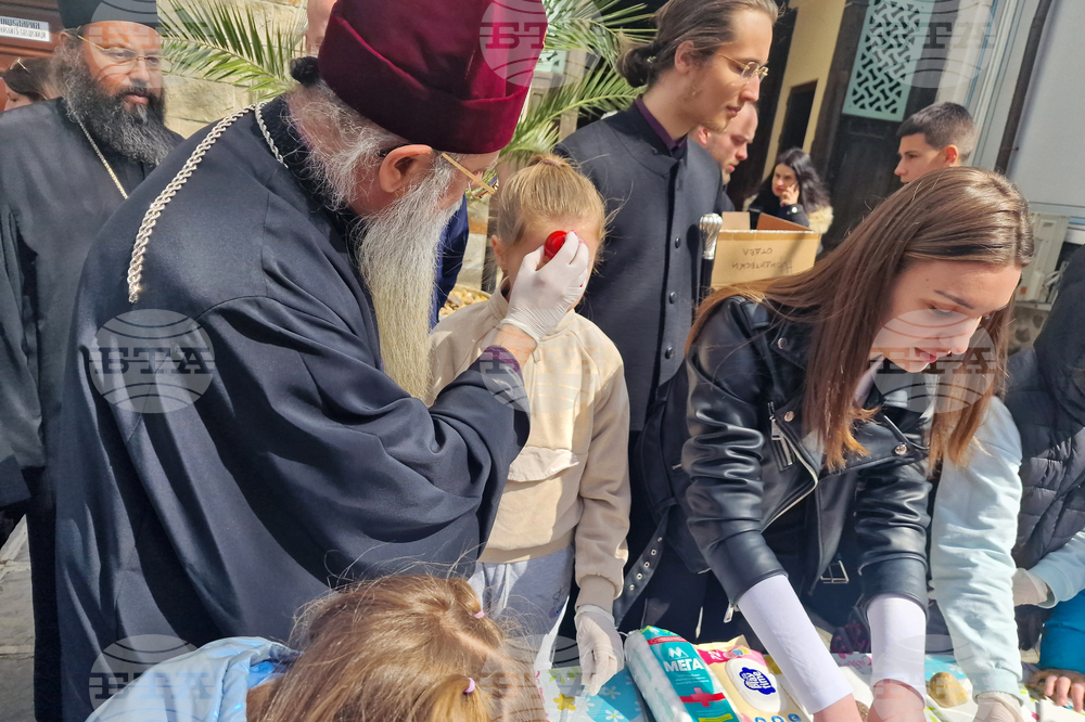 Пловдив - традиционно боядисване на яйца в храм „Св. Марина“ 