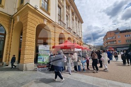 Сливен - Велики четвъртък - боядисване на яйца