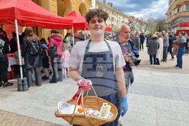 Сливен - Велики четвъртък - боядисване на яйца