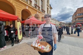 Сливен - Велики четвъртък - боядисване на яйца
