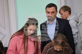 Бургас - Областна администрация - боядисване на великденски яйца