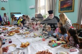 Бургас - Областна администрация - боядисване на великденски яйца