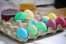 Бургас - Областна администрация - боядисване на великденски яйца