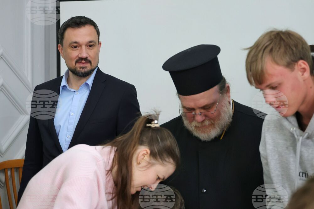 Бургас - Областна администрация - боядисване на великденски яйца