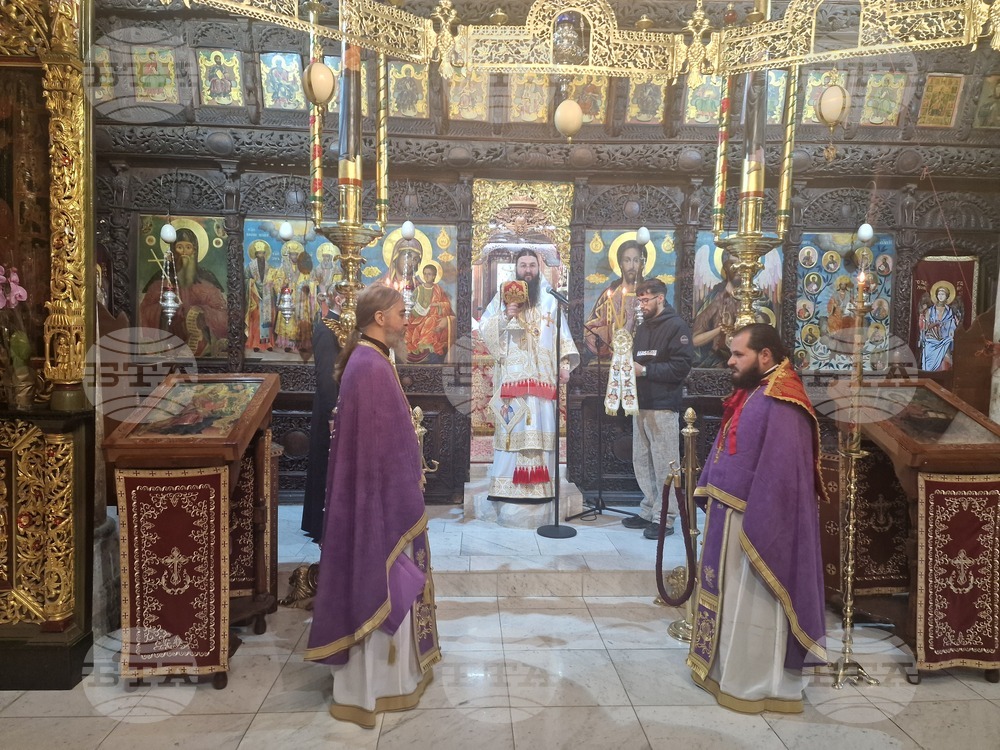 Троянски манастир - боядисване на яйца - празнична служба