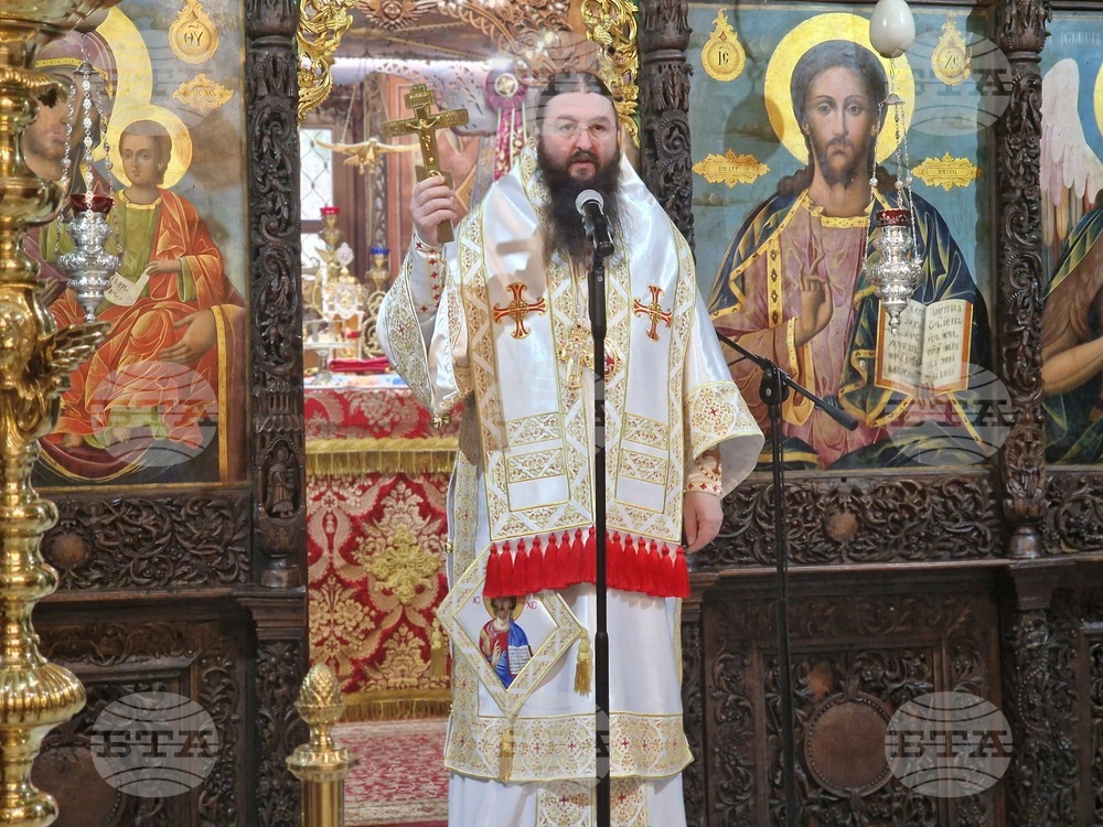 Троянски манастир - боядисване на яйца - празнична служба