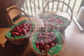 Троянски манастир - боядисване на яйца - празнична служба